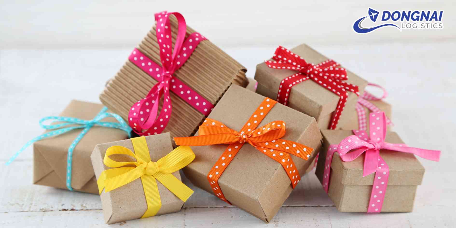 DỊCH VỤ GỬI QUÀ – GỬI HÀNG HỎA TỐC TOÀN QUỐC NGÀY 20/10