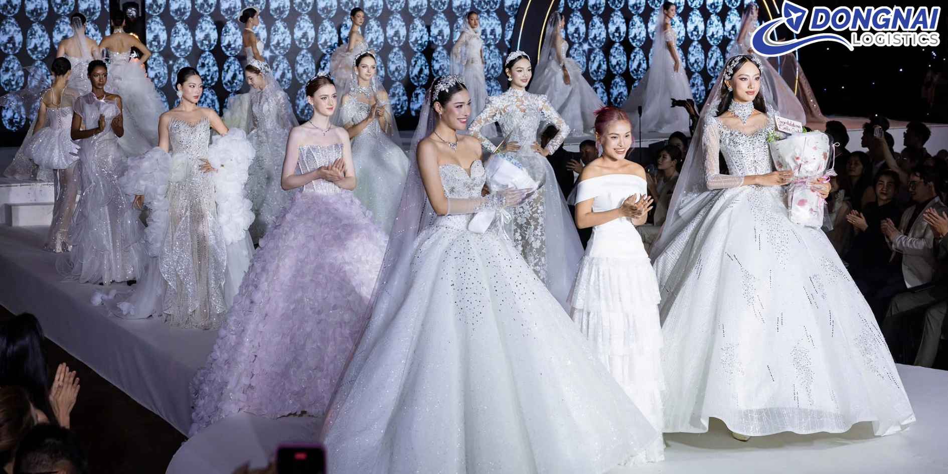 Vận Chuyển Váy Cưới Sang Thái Lan – An Toàn, Giữ Trọn Form, Nhanh Chóng