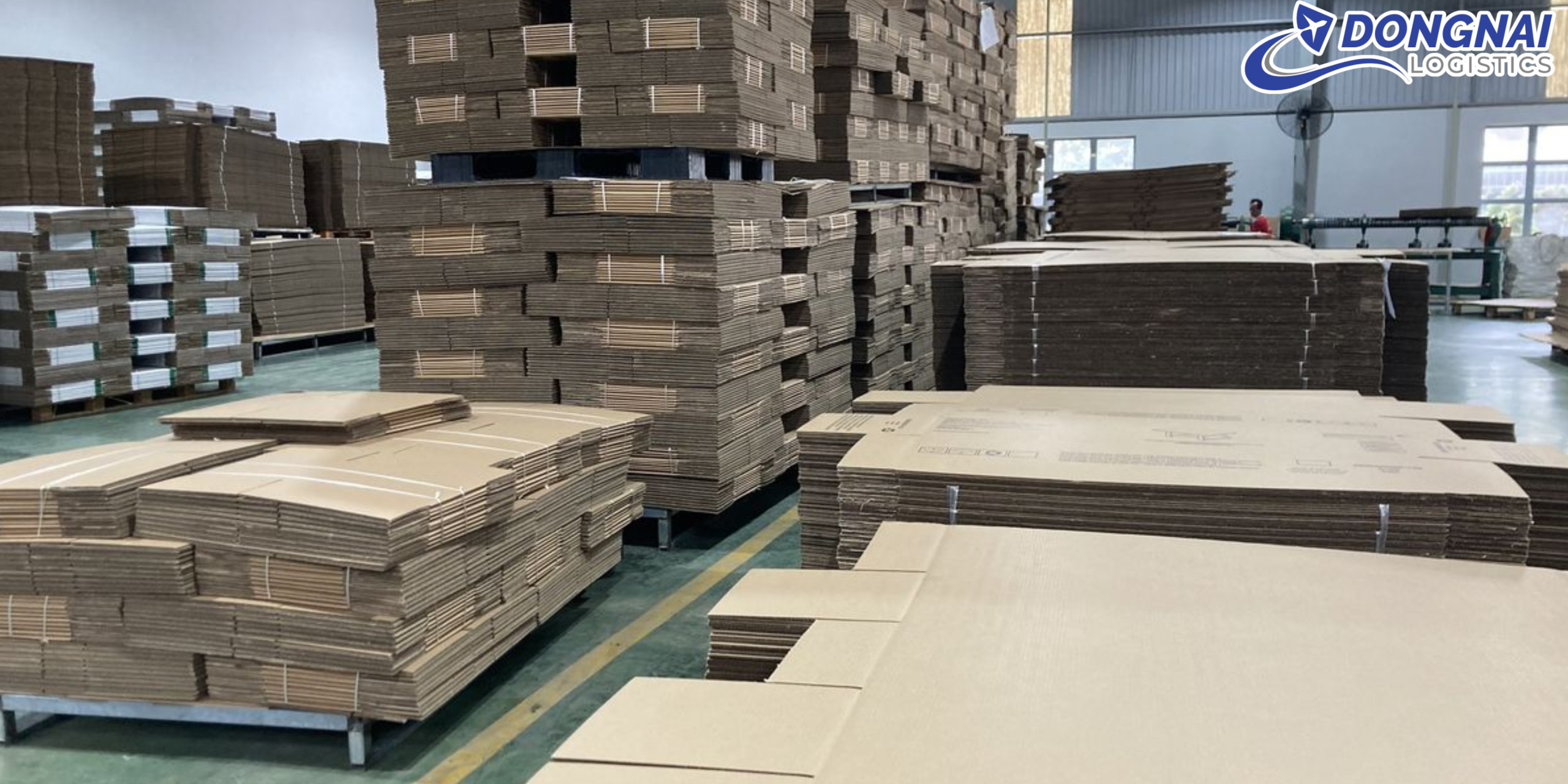 Gửi Thùng Carton Từ Sài Gòn Đi Hà Nội – Giải Pháp Nhanh, An Toàn Và Tiện Lợi Với DongNai Logistics