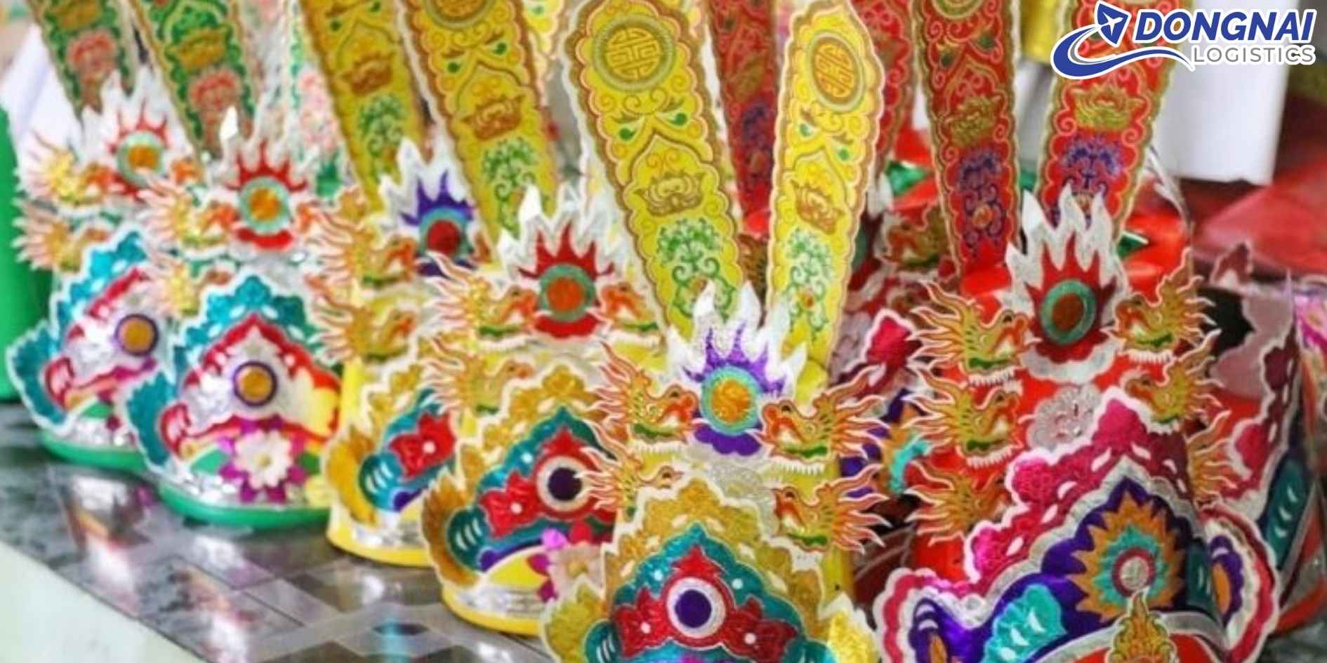 Vận Chuyển Bộ Tượng Ông Công Ông Táo Trang Trí Tết Sang Canada – Gìn Giữ Phong Tục Tết Việt Xa Quê