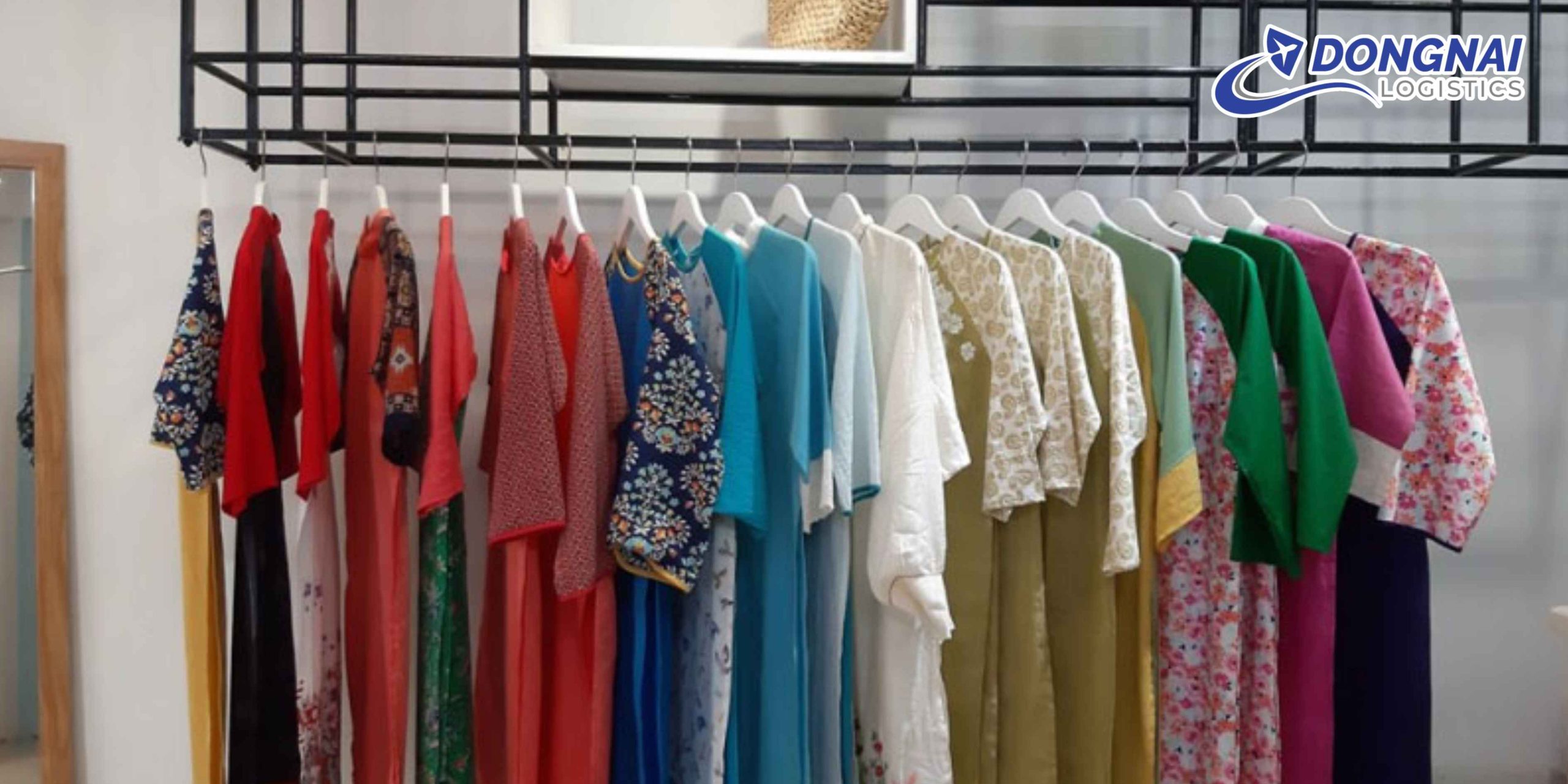 GỬI HỎA TỐC ÁO DÀI TẾT TỪ TP. HCM RA HẢI PHÒNG – NHANH CHÓNG, AN TOÀN CÙNG DONGNAI LOGISTICS