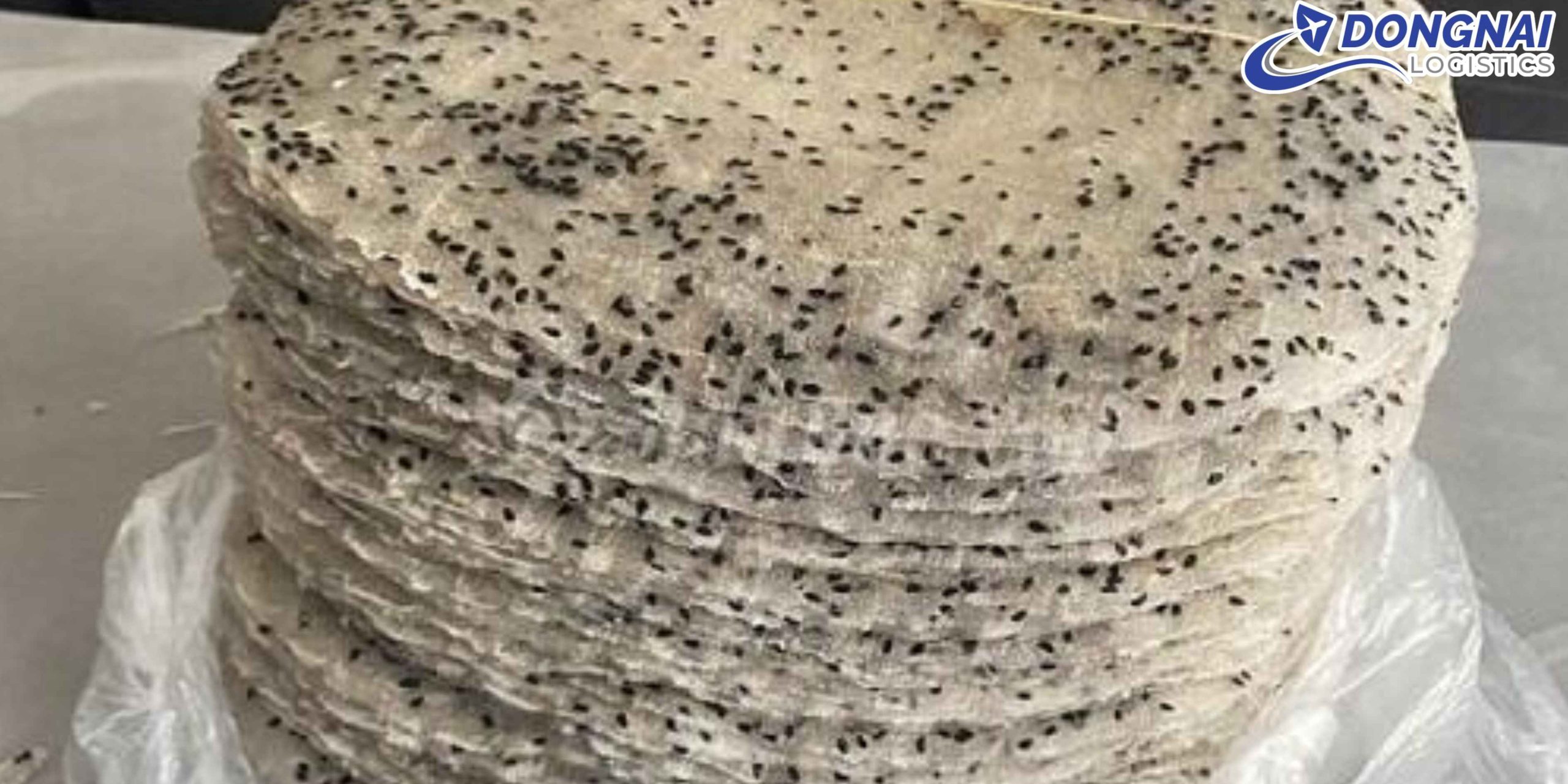 Gửi Bánh Tráng Mè Đen Truyền Thống Từ Bến Tre Ra TP. HCM – Đóng Gói Kỹ, Giao Nhanh Cùng Đồng Nai Logistics