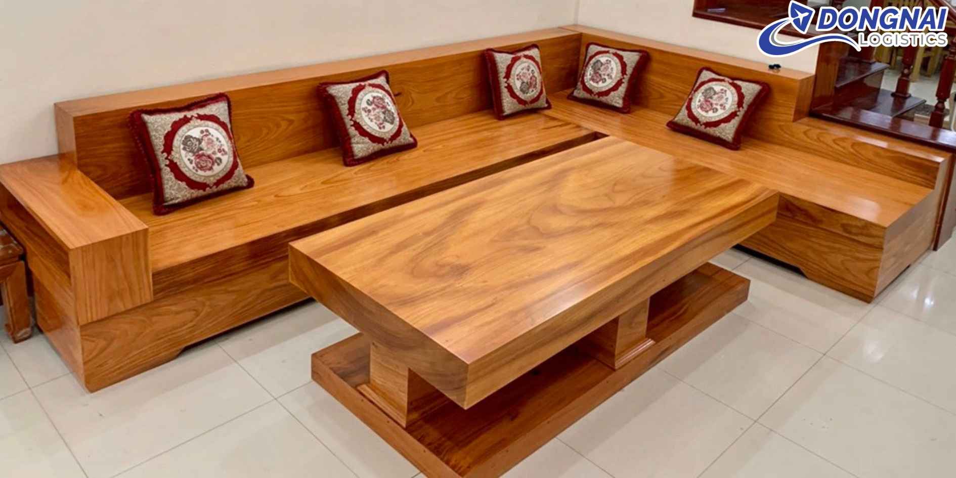 Vận Chuyển Sofa Gỗ Phòng Khách Sang Nhật Bản – Đóng Kiện An Toàn, Hạn Chế Trầy Xước