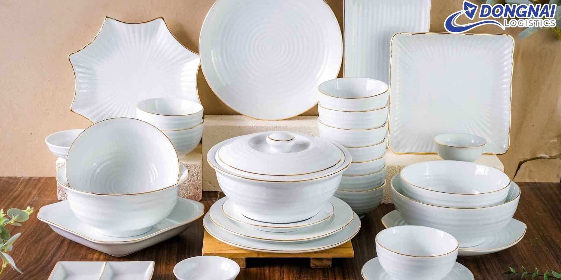 Vận Chuyển Bộ Chén Đĩa Sứ Trắng Sang Pháp – Giữ Trọn Độ Bóng Và Màu Sắc