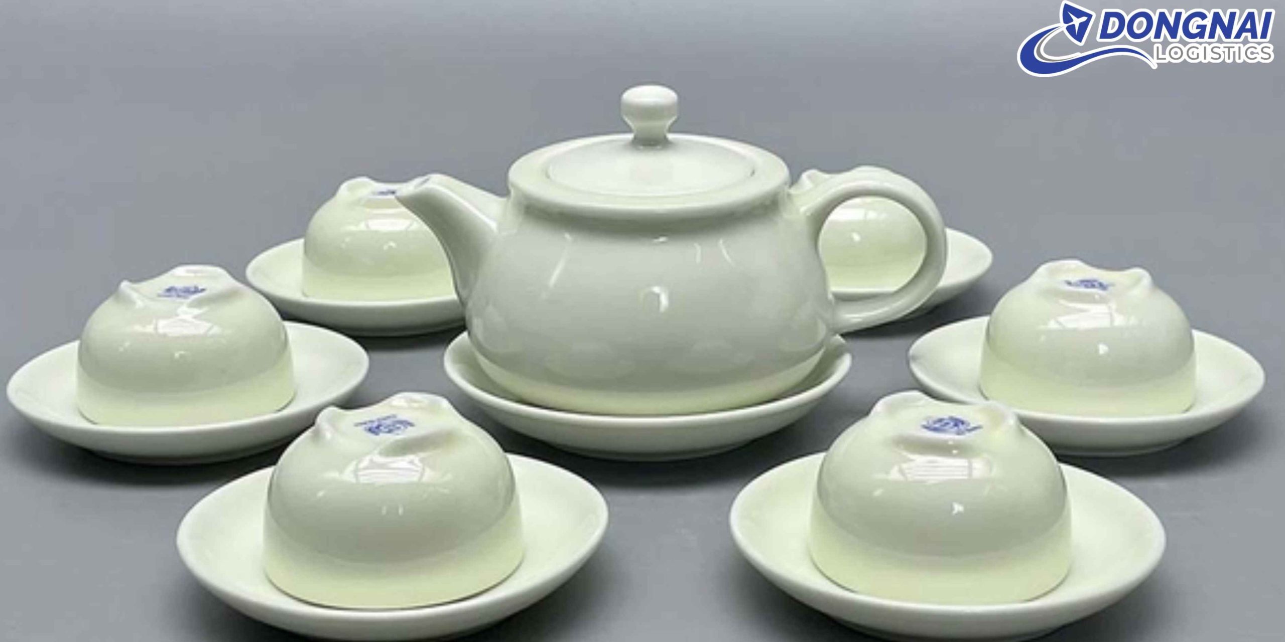 Vận Chuyển Bộ Ấm Chén Gốm Sứ Truyền Thống Từ Huế Vào Cần Thơ – Đóng Gói Chống Vỡ, Uy Tín Cùng Đồng Nai Logistics