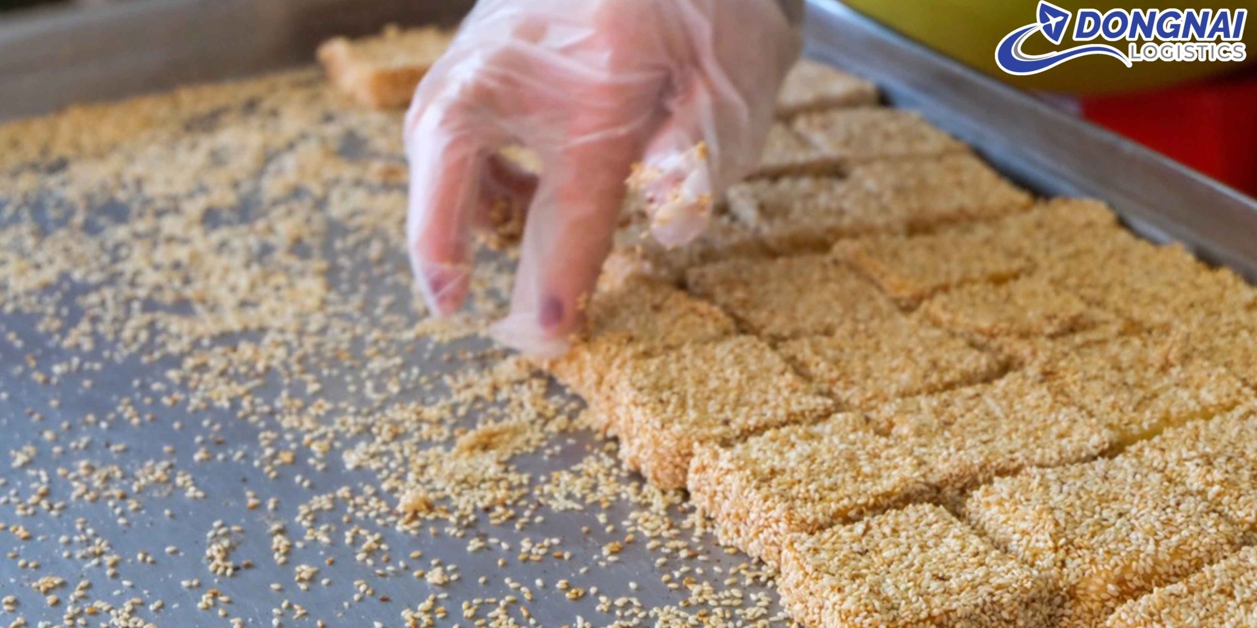 Gửi Bánh Khô Mè Cửa Lò Từ Nghệ An Ra Hà Nội – Đóng Gói Kỹ, Giữ Trọn Hương Vị Cùng Đồng Nai Logistics