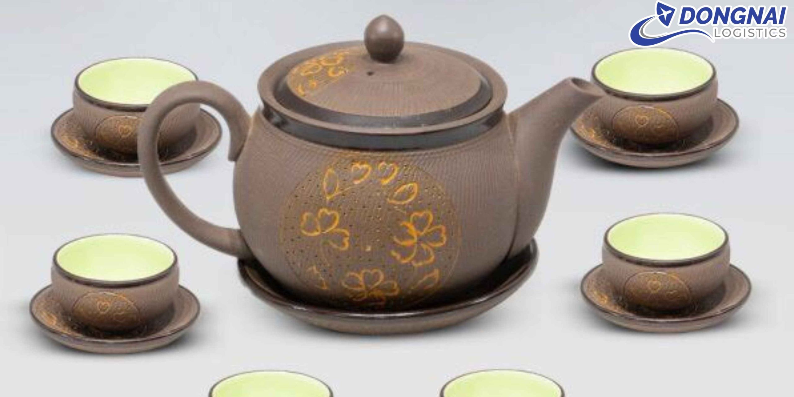 Vận Chuyển Bộ Ấm Chén Gốm Sứ Truyền Thống Từ Huế Vào Cần Thơ – Đóng Gói Chống Vỡ, Uy Tín Cùng Đồng Nai Logistics