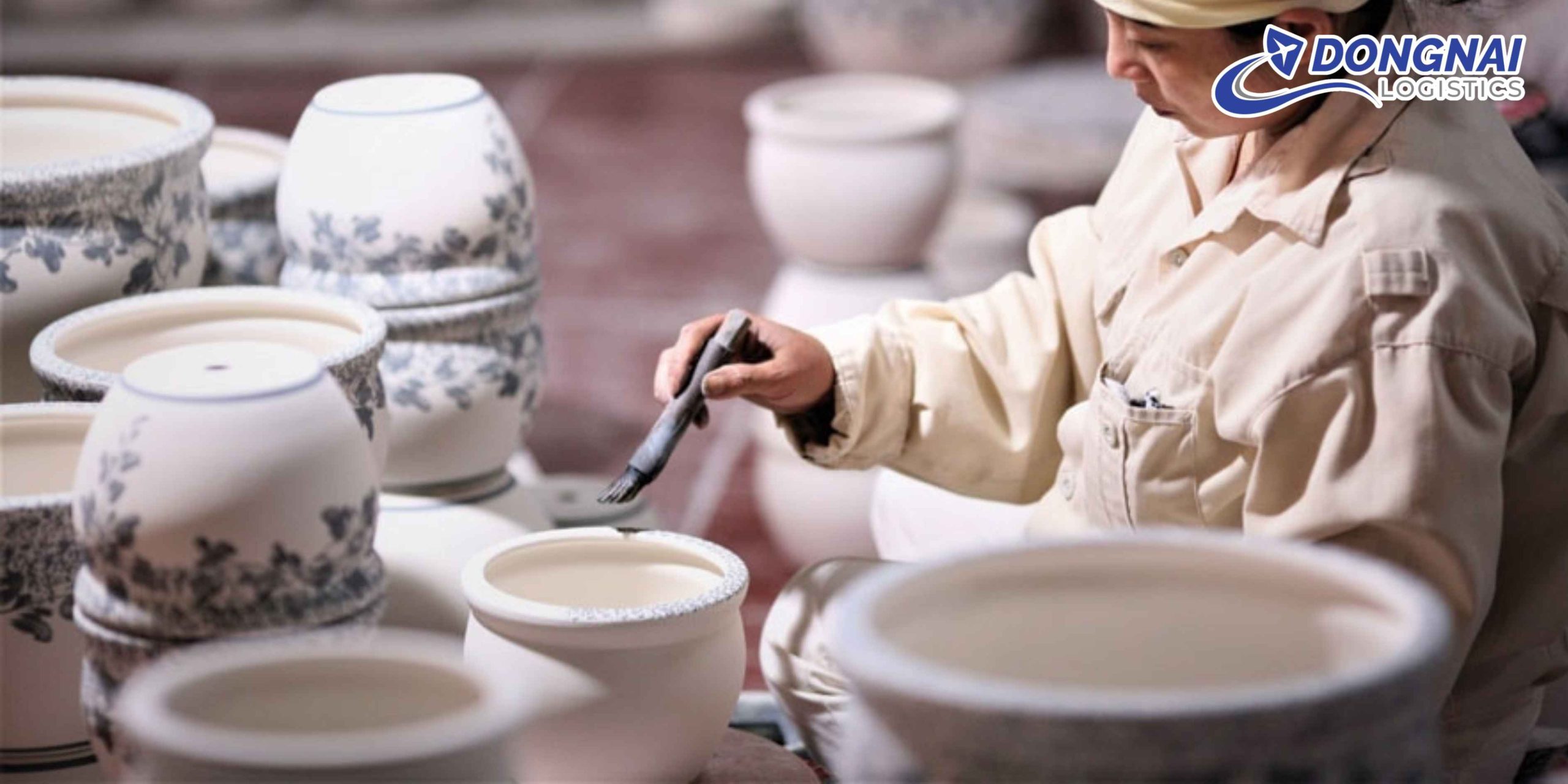 Gửi Đồ Gốm Bát Tràng Từ Hà Nội Đi TP.HCM An Toàn Cùng DongNai Logistics